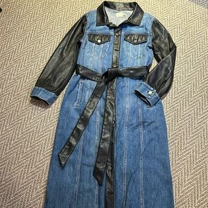 Gently used alice & Olivia dress/coat, size XL